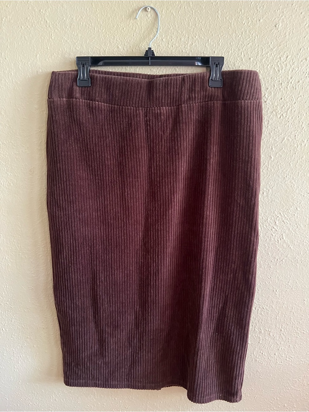 d. jeans Ribbed Pencil Skirt in Burgundy